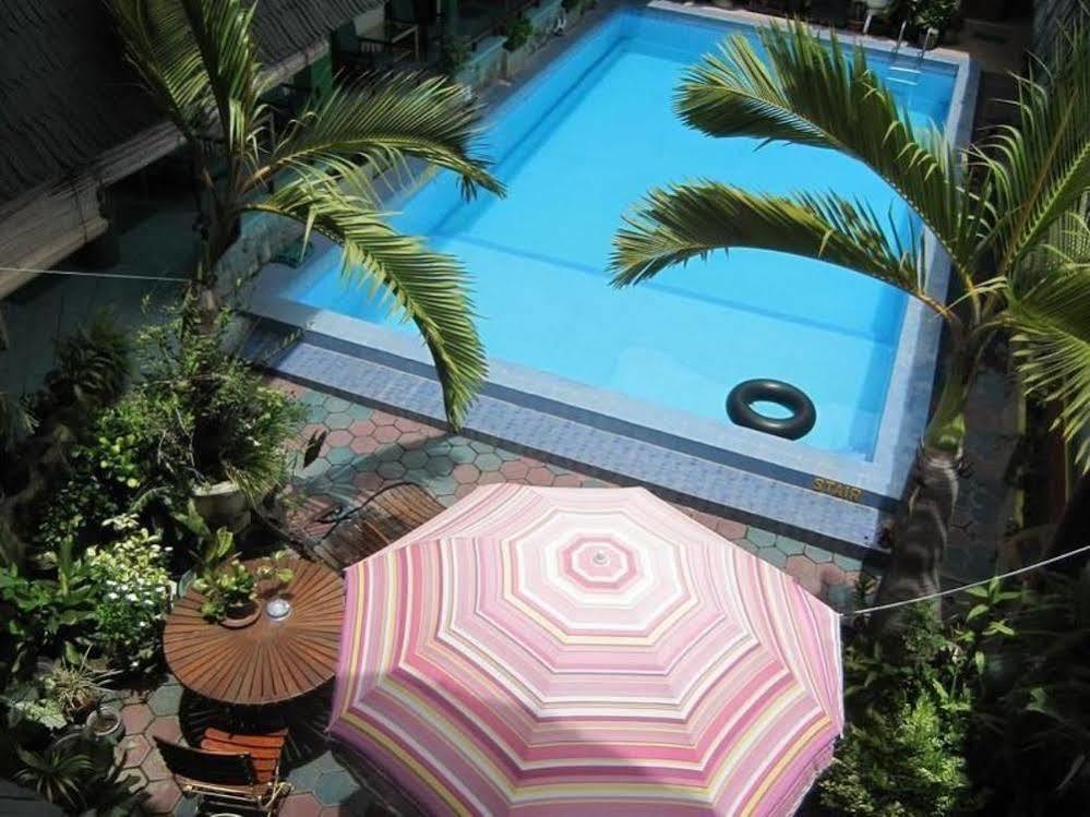 OYO 585 Hotel Perwita Sari Yogyakarta Buitenkant foto