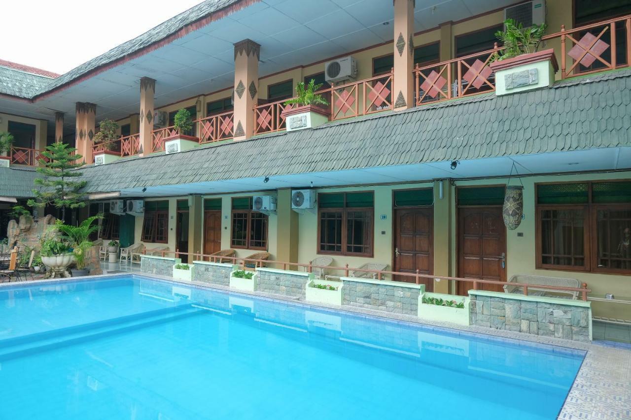 OYO 585 Hotel Perwita Sari Yogyakarta Buitenkant foto