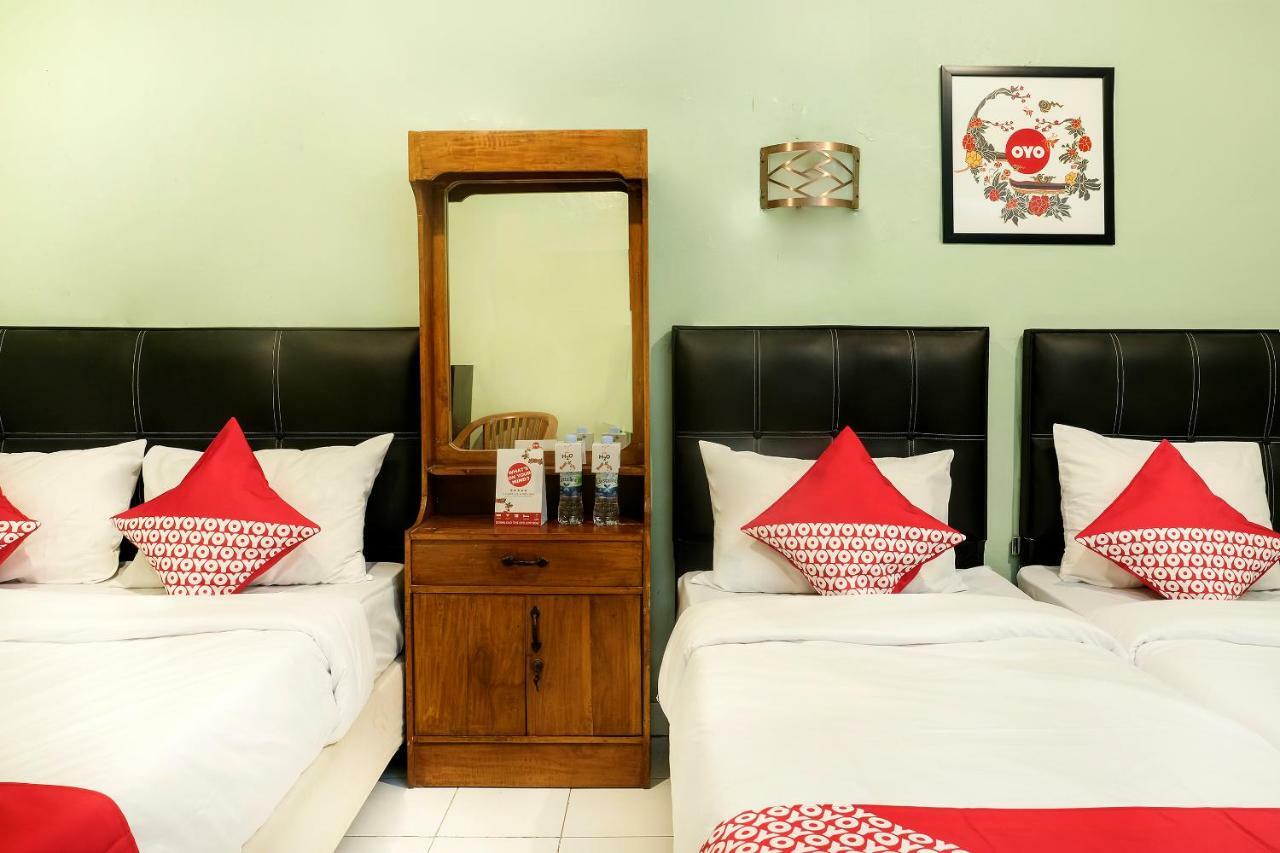 OYO 585 Hotel Perwita Sari Yogyakarta Buitenkant foto