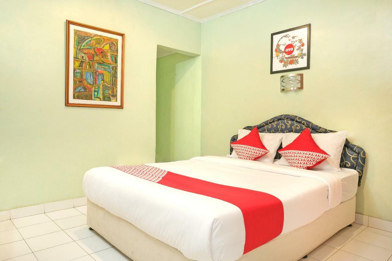 OYO 585 Hotel Perwita Sari Yogyakarta Buitenkant foto