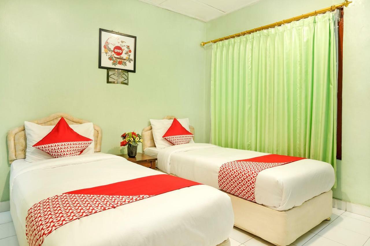 OYO 585 Hotel Perwita Sari Yogyakarta Buitenkant foto