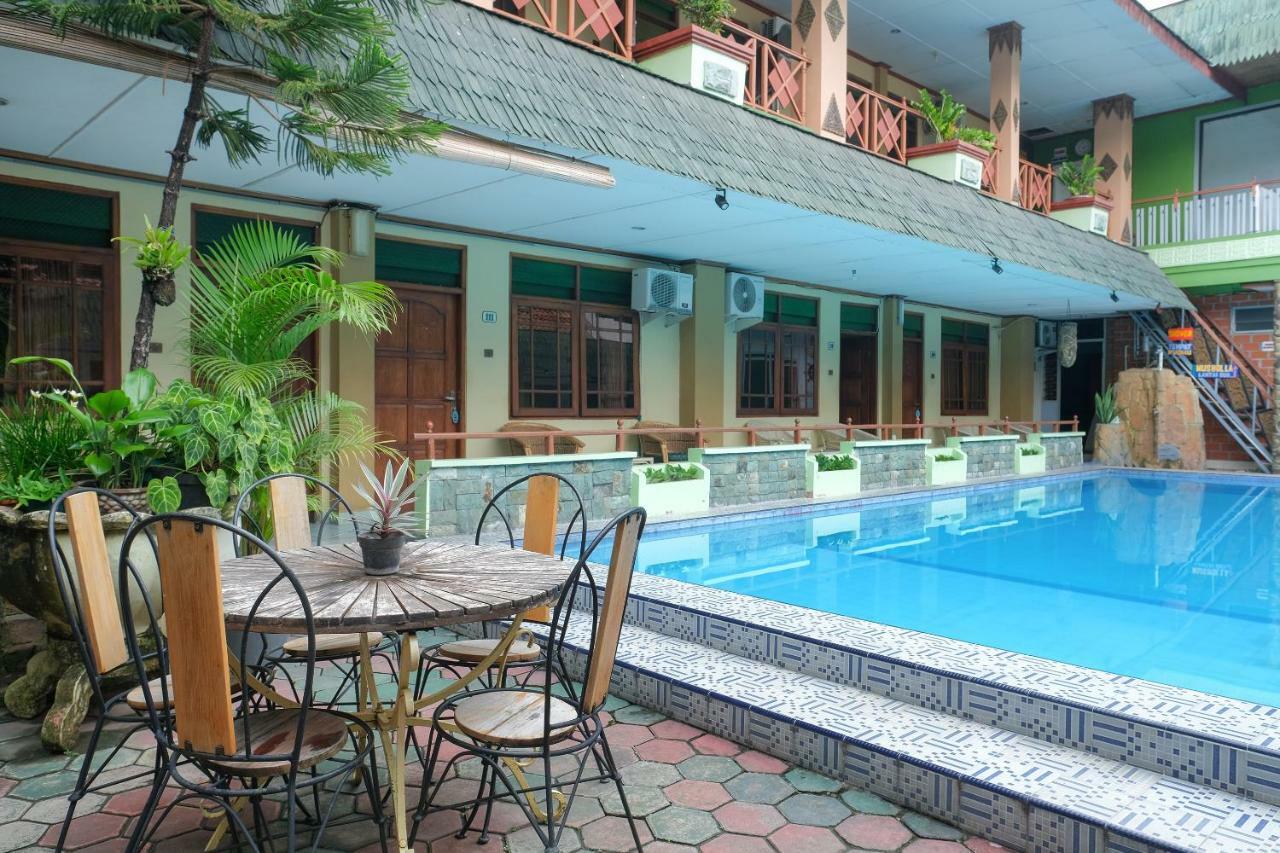 OYO 585 Hotel Perwita Sari Yogyakarta Buitenkant foto